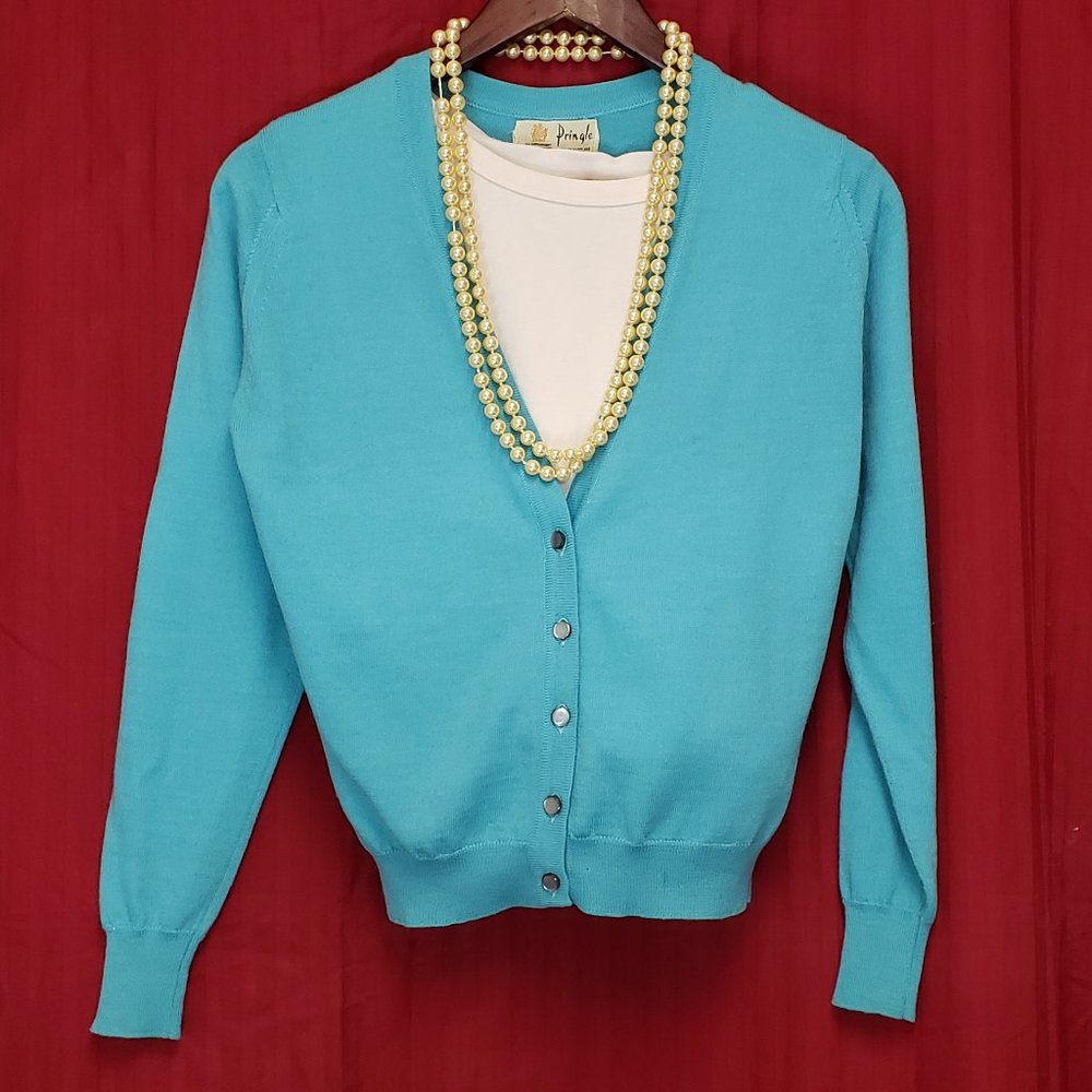 🍁Size S. Pringle of Scotland Blue colored Wool Blended Cardigan. Long Sleeve.